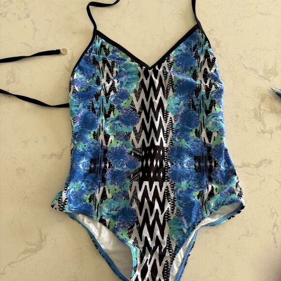 MinkPink One Piece Bathing Suit - Size Small - NWT - Picture 1 of 8